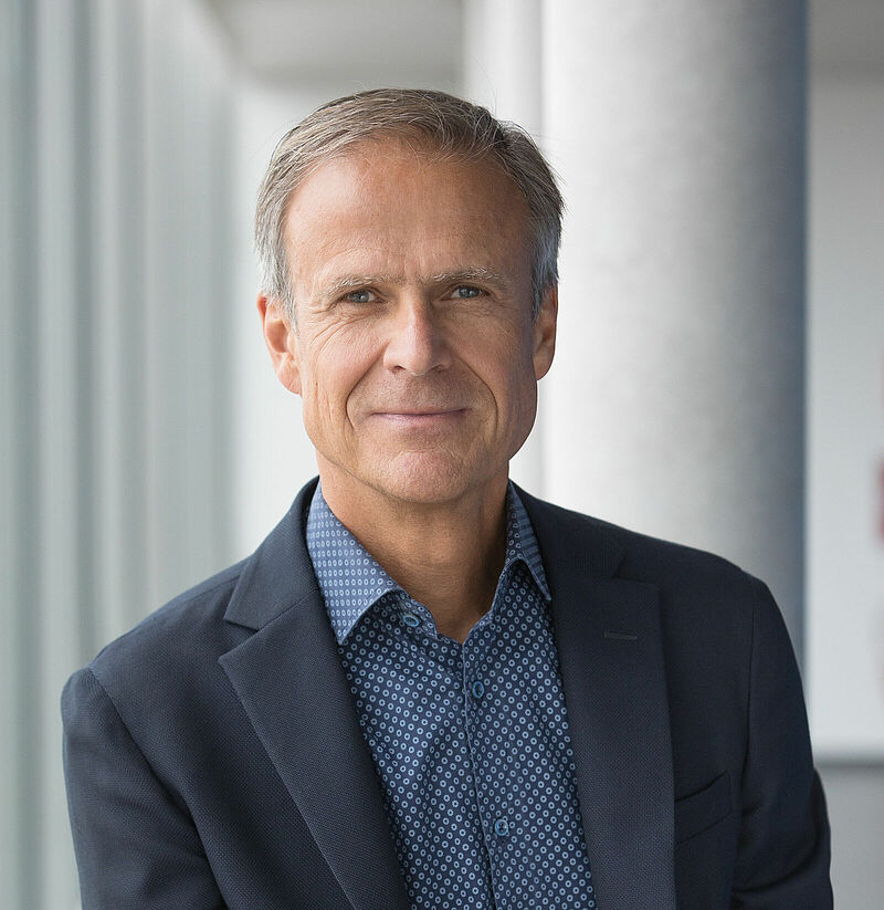  Panel-Talk zum Thema „Prestige. Begehrlichkeit. Funktion. Die Kraft guten Designs.“ im DRIVE. Volkswagen Group Forum Berlin mit Michael Mauer, …