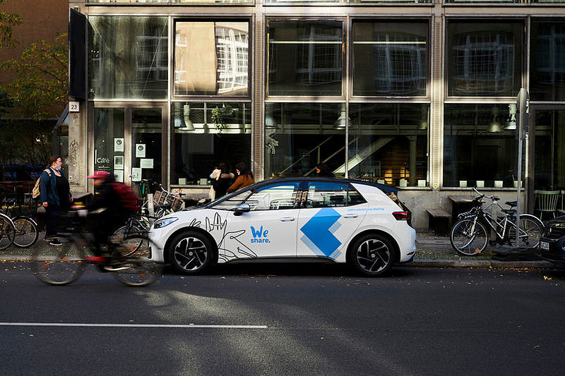 Nachhaltige Wege zur Kunst: Emissionsfreie Mobilitätsangebote von Volkswagen für die Gäste der documenta fifteen