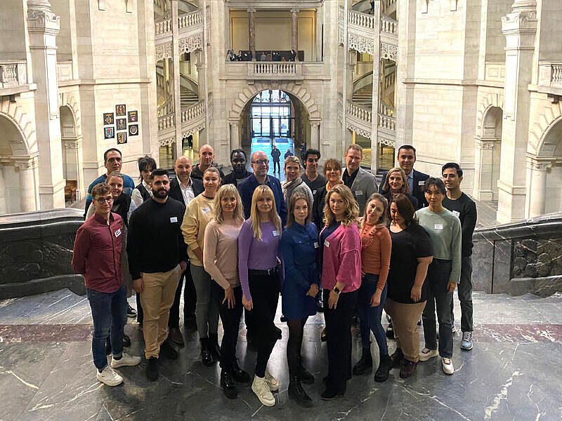 Perspektiven zur Integration in den Arbeitsmarkt: Gemeinsames Qualifizierungsprojekt von Stadt Hannover und Volkswagen für Menschen mit Migrationsgeschichte geht in die nächste Runde