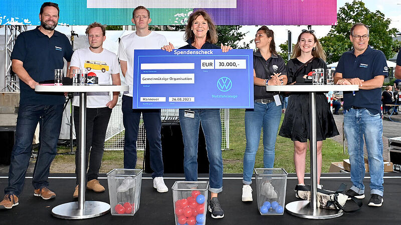 Familienfest im Bulli-Werk: Volkswagen Nutzfahrzeuge feiert mit 30.000 Besuchern