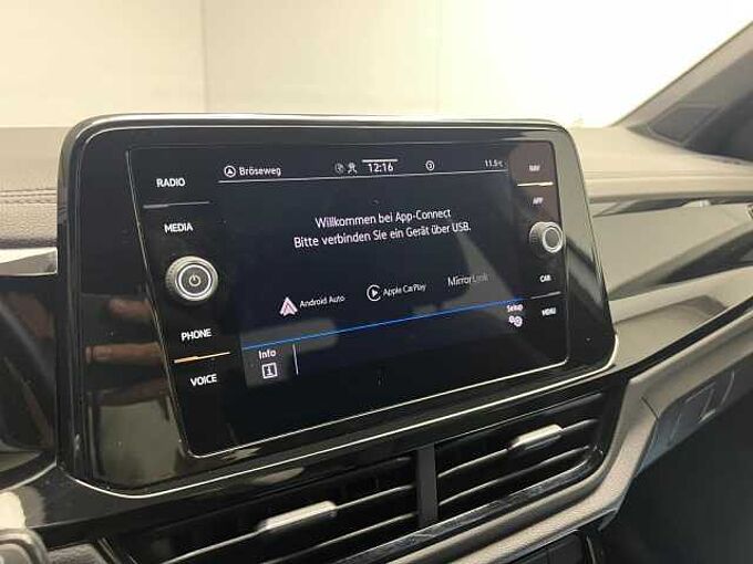 Volkswagen T-Roc 1.5 TSI DSG Style Panorama Klima Navi