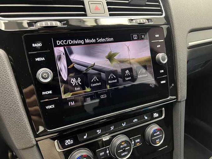 Volkswagen Golf VII GTI Performance 2.0 TSI DSG Klima Navi