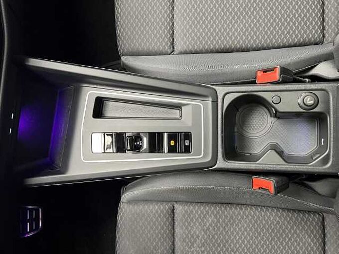 Volkswagen Golf VIII 2.0 TDI DSG Active Panorama Klima