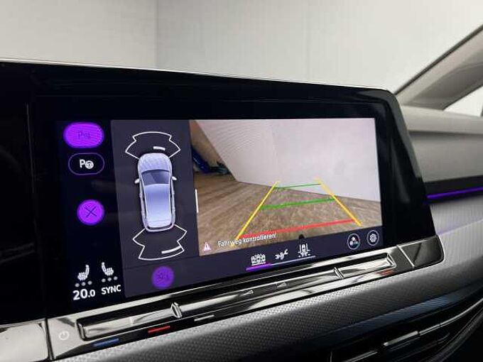 Volkswagen Golf VIII 2.0 TDI DSG Active Panorama Klima