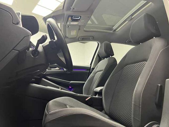 Volkswagen Golf VIII 2.0 TDI DSG Active Panorama Klima