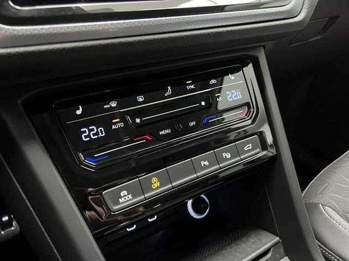 Volkswagen Touran 1.5 TSI DSG Comfortline 7-Sitzer Klima