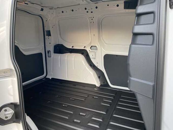 Volkswagen Caddy Cargo Motor: 1,5 l TSI EU6 85 kW Getriebe: 6-Gang-Schaltgetriebe Radstand: