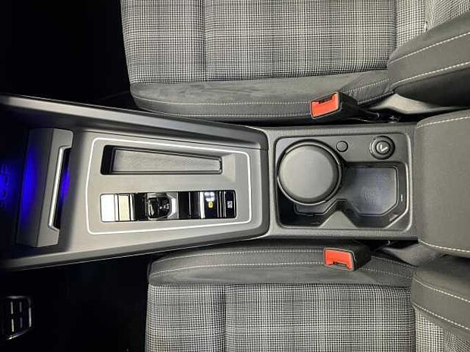 Volkswagen Golf VIII GTD 2.0 TDI DSG Panorama Klima Navi