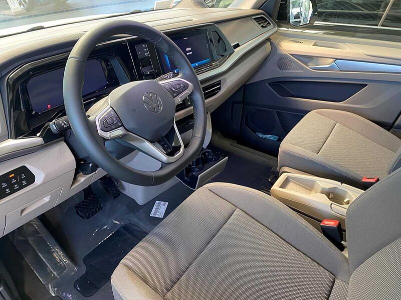 Volkswagen Multivan Life Motor: 2,0 l TDI SCR 110 kW Getriebe: 7-Gang-Doppelkupplungsgetrie T7