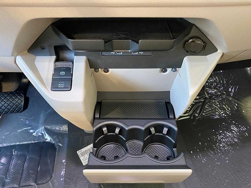 Volkswagen Multivan Life Motor: 2,0 l TDI SCR 110 kW Getriebe: 7-Gang-Doppelkupplungsgetrie T7