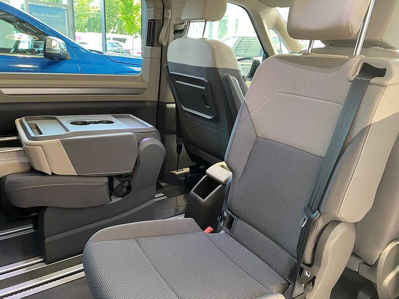 Volkswagen Multivan Life Motor: 2,0 l TDI SCR 110 kW Getriebe: 7-Gang-Doppelkupplungsgetrie T7