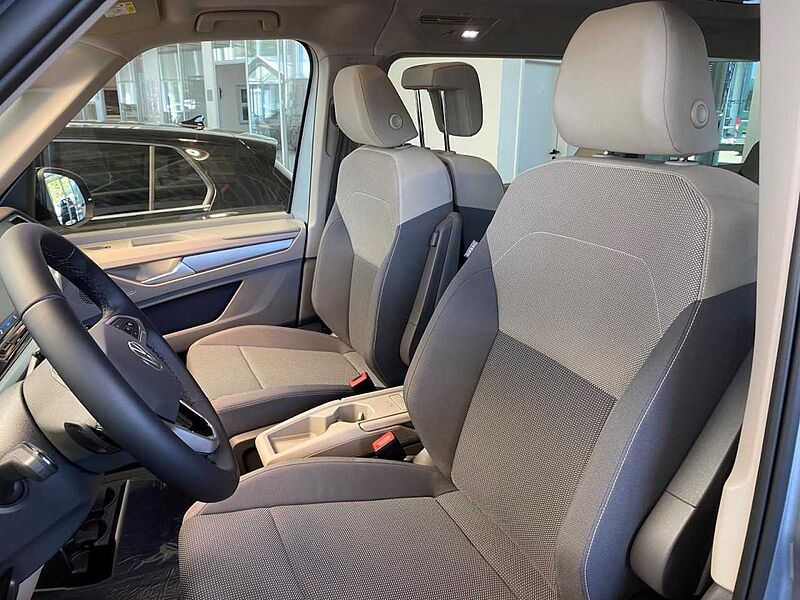 Volkswagen Multivan Life Motor: 2,0 l TDI SCR 110 kW Getriebe: 7-Gang-Doppelkupplungsgetrie T7