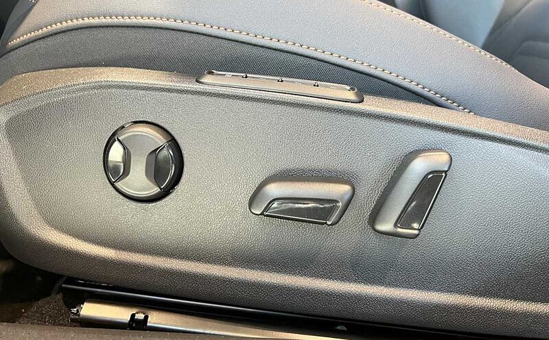 CUPRA LEON VZ 2.0 TSI ACC+PANO+RFK+NAVI+LED+PDC+SHZ+