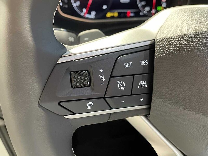 SEAT ATECA XPERIENCE 1.5 TSI PANO+BEATS+AHK+NAVI+RFK+