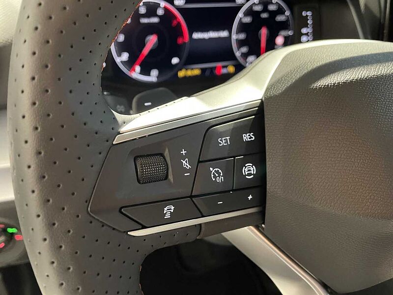 SEAT IBIZA FR 1.0 TSI RFK+NAVI+BEATS+CARPLAY+LED+SHZ+