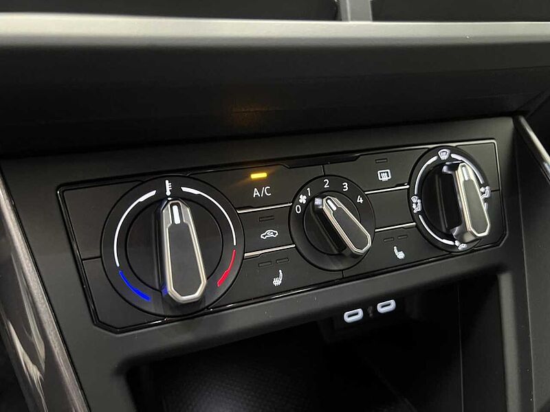 Volkswagen Polo 1.0 TSI DSG Style Klima Einparkhilfe