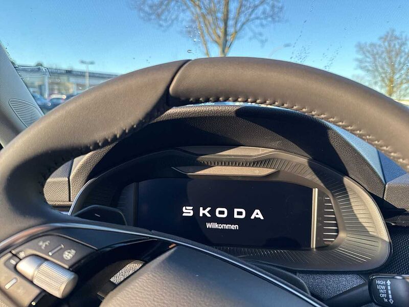 SKODA Kamiq 1.5 TSI Selection *Navi *LED Scheinwerfer
