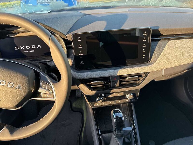 SKODA Kamiq 1.5 TSI Selection *Navi *LED Scheinwerfer