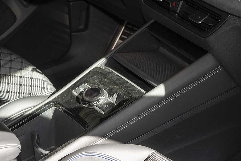 Volkswagen Tayron R-Line 2,0 l TDI SCR 4MOTION 142 kW (193 PS) 7-Gang-Doppelkupplungsgetrie