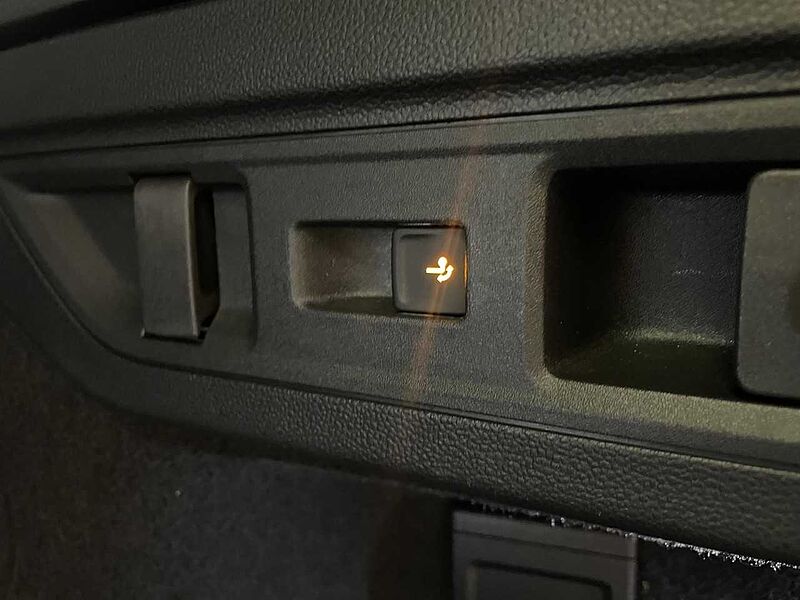 Volkswagen Passat Variant 1.5 TSI DSG eHybrid R-Line Klima