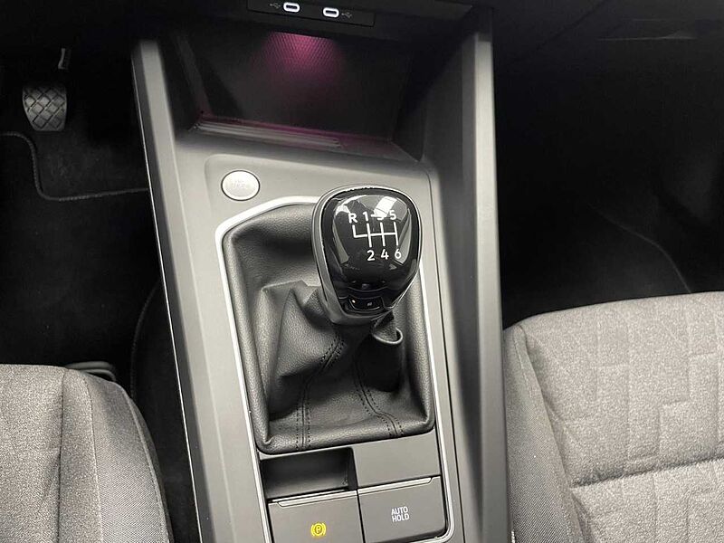 Volkswagen Golf VIII 1.5 TSI Life Klima Navi Einparkhilfe