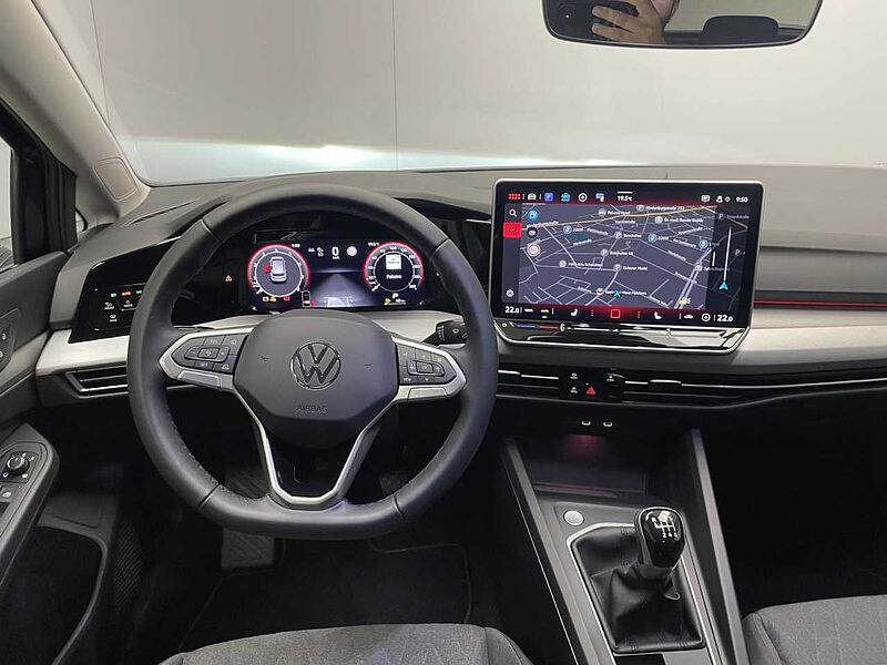 Volkswagen Golf VIII 1.5 TSI Life Klima Navi Einparkhilfe