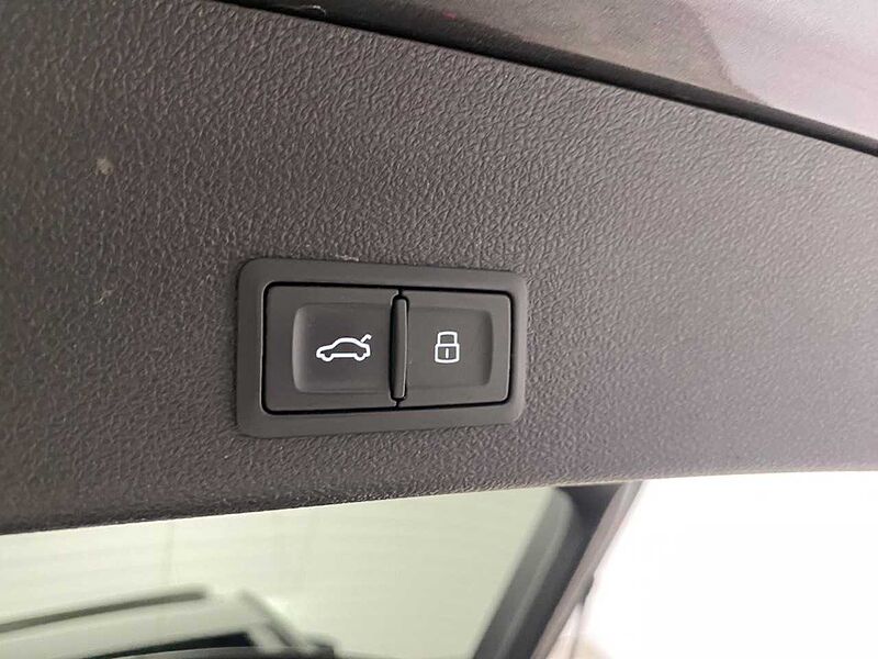 Audi A6 Avant 55 TFSIe quattro S-line Klima Navi