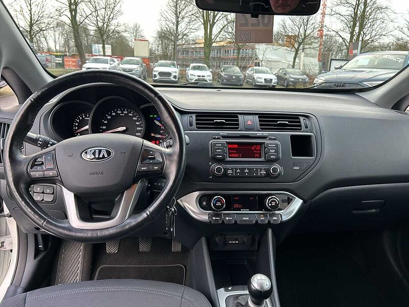 Kia Rio 1.2 FIFA World Cup Edition *PDC*SHZG*BT*KLIM