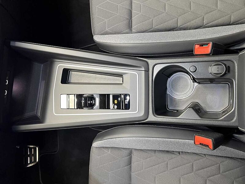 Volkswagen Golf VIII 2.0 TDI DSG Goal Klima Navi