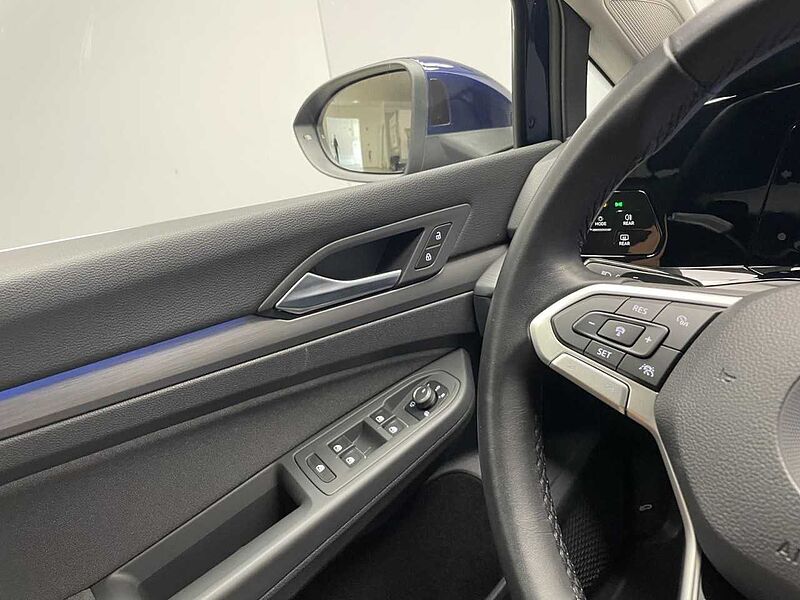 Volkswagen Golf VIII 1.5 eTSI DSG Style Klima Navi