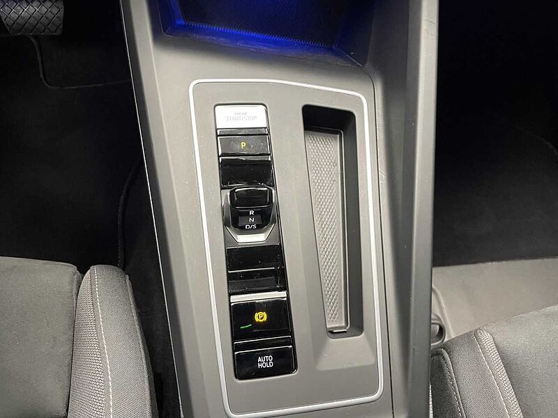 Volkswagen Golf VIII 1.5 eTSI DSG Style Klima Navi