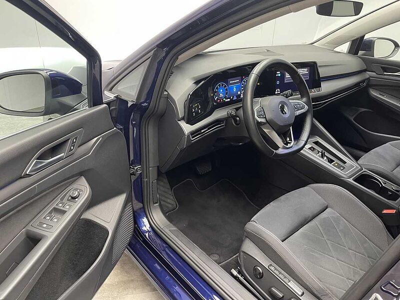 Volkswagen Golf VIII 1.5 eTSI DSG Style Klima Navi
