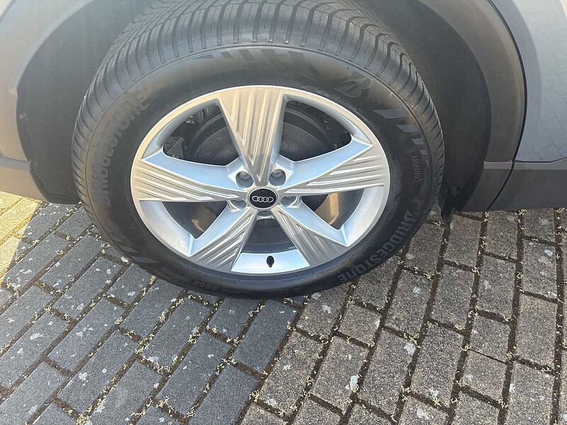 Audi Q4 35 e-tron *NAVI / ADVANCED KEY / STANDKLIMA*