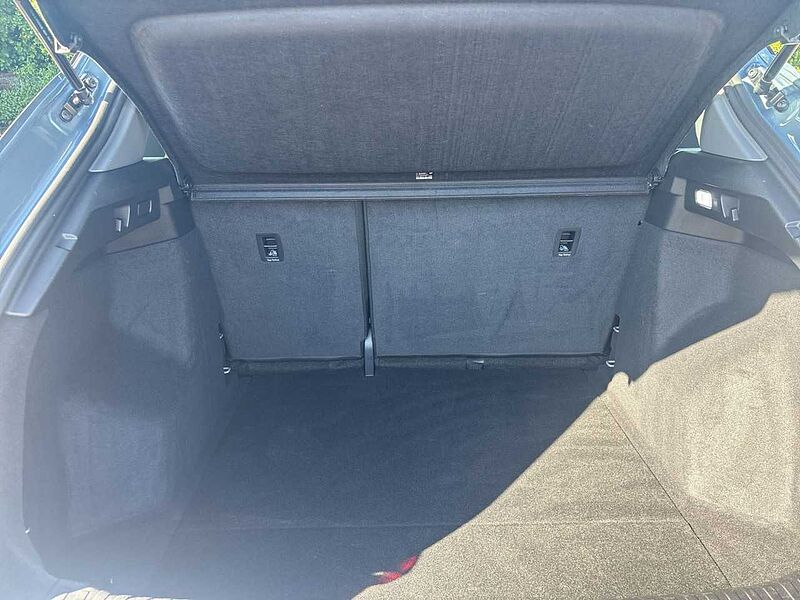 Audi Q4 35 e-tron *NAVI / ADVANCED KEY / STANDKLIMA*