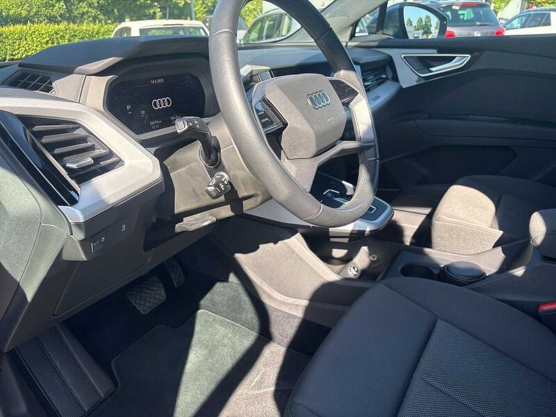 Audi Q4 35 e-tron *NAVI / ADVANCED KEY / STANDKLIMA*
