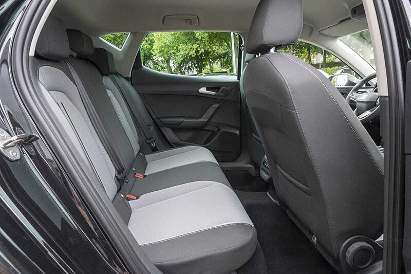 SEAT Leon Road Edition 1.5 eTSI Kamera+Navi+SitzHZ+FullLink