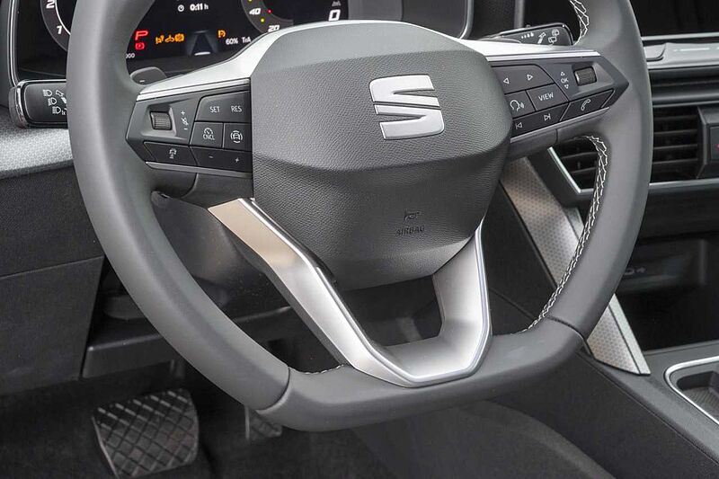 SEAT Leon Road Edition 1.5 eTSI Kamera+Navi+SitzHZ+FullLink