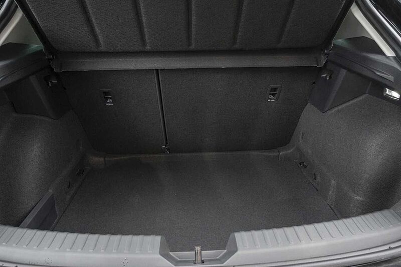 SEAT Leon Road Edition 1.5 eTSI Kamera+Navi+SitzHZ+FullLink