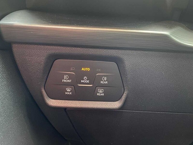 CUPRA FORMENTOR VZ 2.0 TSI 4DRIVE AKRAPOVIC+PANO+AHK+