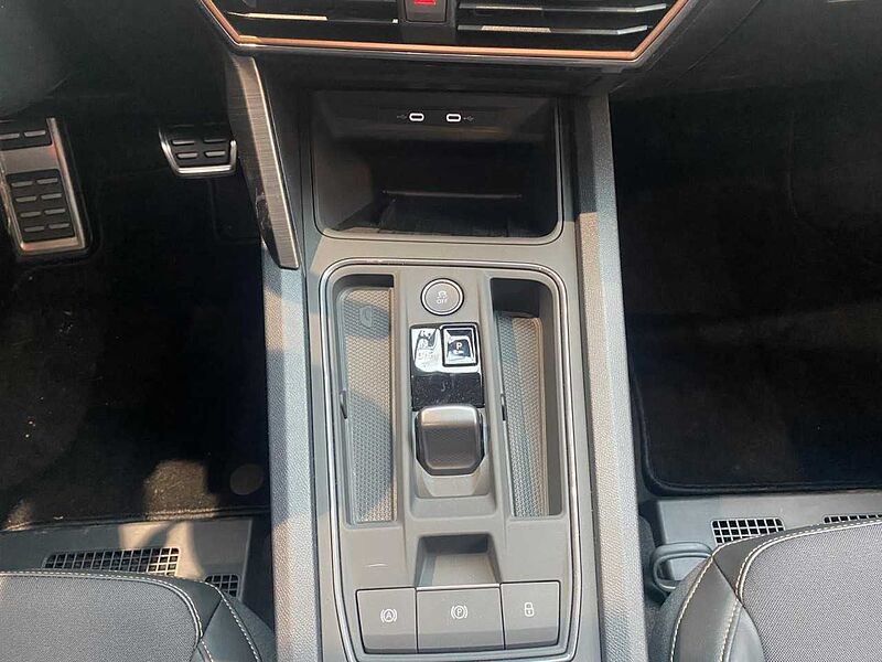 CUPRA FORMENTOR VZ 2.0 TSI 4DRIVE AKRAPOVIC+PANO+AHK+