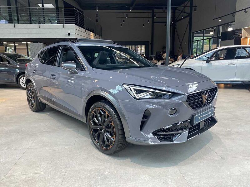 CUPRA FORMENTOR VZ 2.0 TSI 4DRIVE AKRAPOVIC+PANO+AHK+