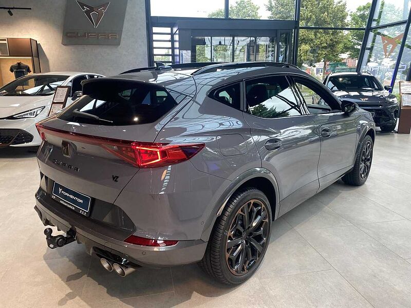 CUPRA FORMENTOR VZ 2.0 TSI 4DRIVE AKRAPOVIC+PANO+AHK+