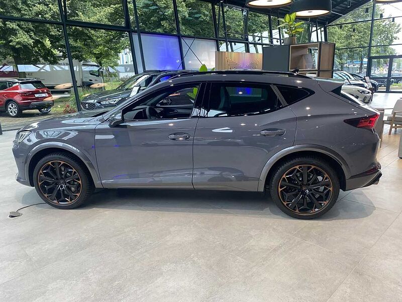 CUPRA FORMENTOR VZ 2.0 TSI 4DRIVE AKRAPOVIC+PANO+AHK+