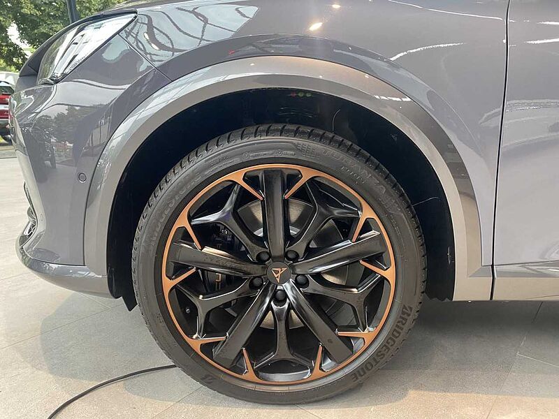 CUPRA FORMENTOR VZ 2.0 TSI 4DRIVE AKRAPOVIC+PANO+AHK+