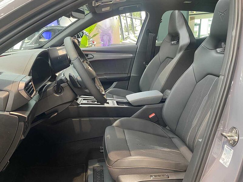 CUPRA FORMENTOR VZ 2.0 TSI 4DRIVE AKRAPOVIC+PANO+AHK+