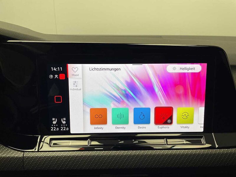 Volkswagen Golf VIII R Variant 2.0 TSI DSG 4Motion Klima