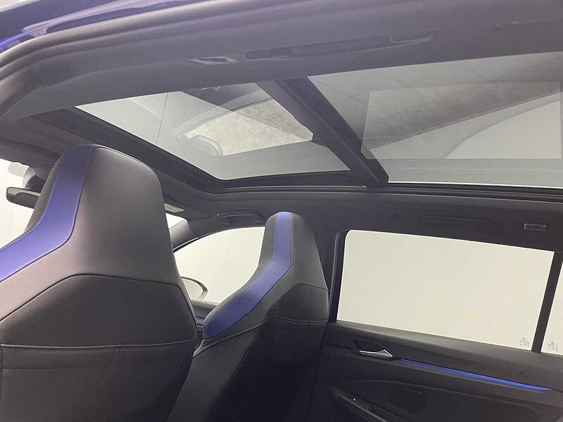 Volkswagen Golf VIII R Variant 2.0 TSI DSG 4Motion Klima
