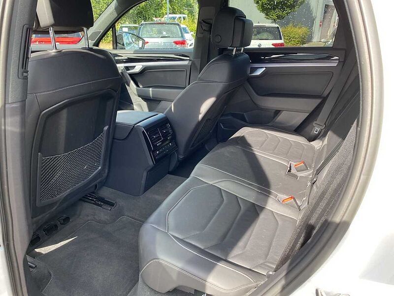 Volkswagen Touareg 3.0 V6 TDI 4Motion Tiptronic R-Line *BLACK STYLE / LUFTFAHRWERK / 360*
