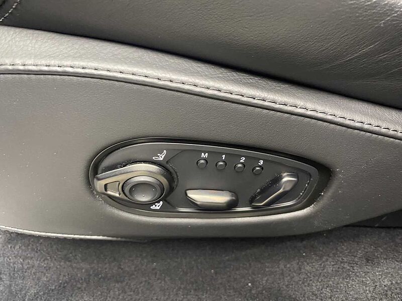 Aston Martin DBX 4.0 V8 1/500 Klima Navi Leder