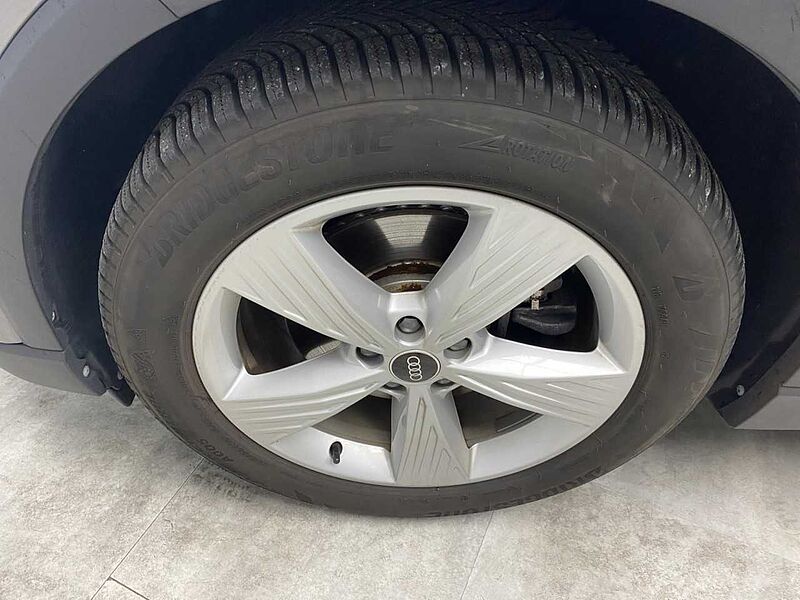 Audi Q4 35 e-tron Klima Navi Einparkhilfe